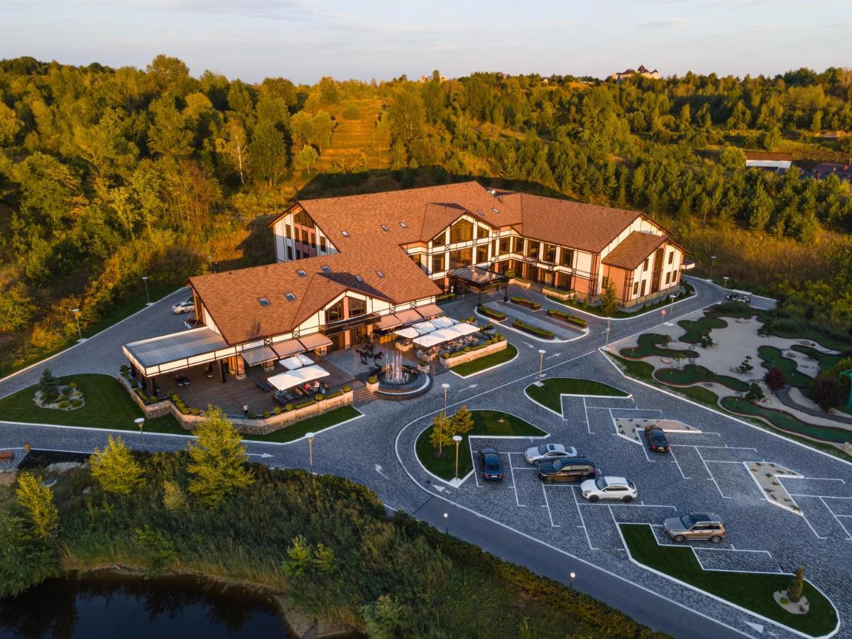 Equides Club Hotel Lesniki Buitenkant foto
